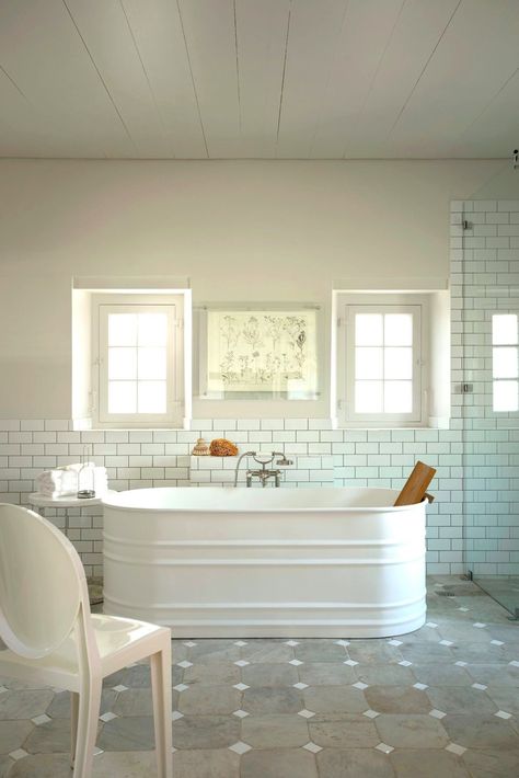 Why Stock Tank Bathtubs Are The Next Big Budget-Friendly Trend Stock Tank Bathtub, Trough Bathtub, Garden Bathtub, Dog Bath Tub, Refinish Bathtub, Tub Ideas, Herringbone Backsplash, Stock Tank, White Bath