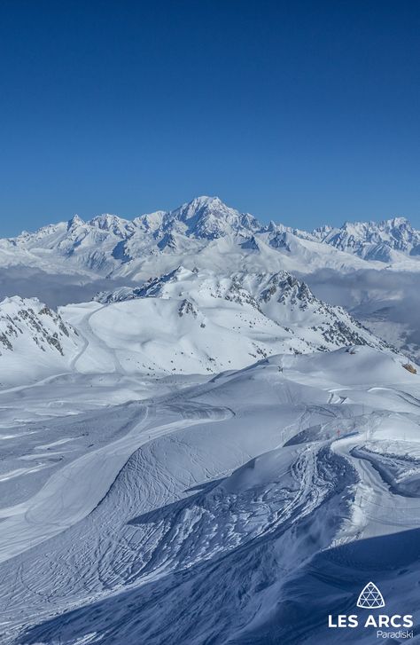 Skier face au Mont Blanc, c'est possible aux Arcs ! #mountain #skiresort Snow Vibes, Magical Scenery, Snowy Pictures, Ski Culture, Ski Bums, Snow Mountains, Les Arcs, Nature Iphone Wallpaper, Ski House