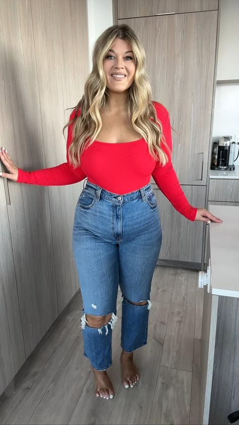 Perfect top for Valentine’s Day! Size XL Summer Style Plus Size Outfits, Over Size Long Sleeve Shirt Outfit, Long Sleeve Shirt And Jeans Outfit, Outfit Ideas Spring Mid Size, Size 12 Spring Outfits, Lunch Outfit Ideas Spring, Brunch Outfit Mid Size, Curvey Outfit, Casual Bar Outfits Plus Size