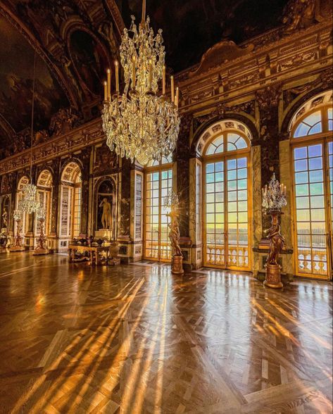 Palace Of Versailles Interior, Ball Room Aesthetic, Victorian Ballroom, Malfoy Manor, Ballroom Design, Pictures Of Paris, Cake Competition, The Palace Of Versailles, Palace Interior