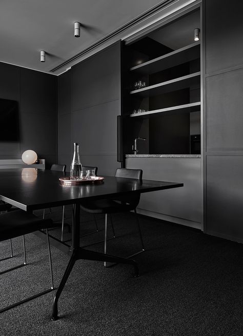 Black House Interior, Dark Office, Black Interior Design, Interior Fit Out, Meeting Rooms, Dark Interiors, Corporate Office, Decoration Inspiration, Painting Tutorials