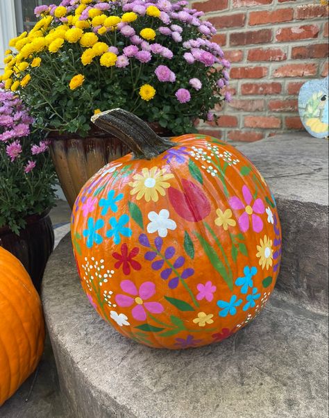 What To Paint A Pumpkin, Faux Pumpkin Painting Ideas, Plant Pumpkin Painting, Pumpkin Painting Ideas Colorful, Kid Painted Pumpkins, Easy Things To Paint On A Pumpkin, Yellow Pumpkin Ideas, Painted Pumpkin Inspiration, Easy Pumpkin Painting Ideas Aesthetic