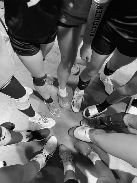 Aesthetic Volleyball, Volleyball Team Photos, Volleyball Aesthetic, Bff Aesthetic, Volleyball Team Pictures, Volleyball Memes, Volleyball Photos, Photos Bff, Volleyball Inspiration