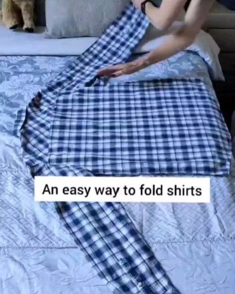 Fold Shirts, Packing Hacks Clothes, Shirt Folding, How To Fold Towels, Packing Clothes, Clothes Organization Diy, Diy Clothes Videos, Organisation Hacks, Kraf Diy