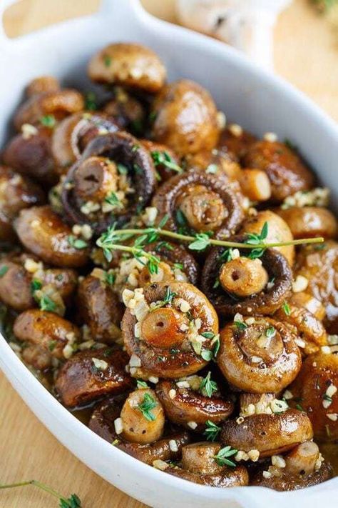 45 Thanksgiving Side Dish Recipes To Wow The Family | Chief Health Thyme Sauce, Mushrooms Roasted, Sushi Rolling, Jul Mad, Best Thanksgiving Side Dishes, Thanksgiving Food Sides, Plats Healthy, Thanksgiving Recipes Side Dishes, Salad Pasta