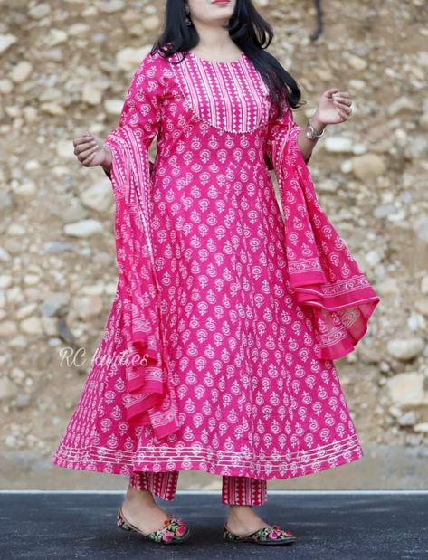 Plazzo Kurta Designs, Cotton Flared Kurtis, Kurta Pent Design Women, Yoke Pattern Kurtis, Anarkali Kurta Designs, Yoke Designs For Kurtis, Cotton Anarkali Dress, Elegant Kurti, Lace Designs On Suits