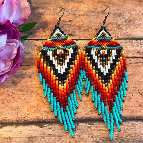 Seed Bead Patterns Free, Native American Jewellery, Golden Earring, Diy Jewelry Making Tutorials, Jewelry Western, Diy Seed Bead Earrings, Seed Bead Jewelry Patterns, Beaded Fashion, Beaded Jewelry Earrings