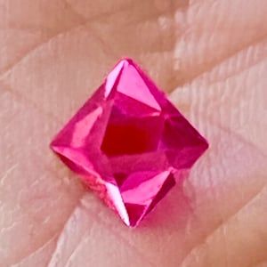 What is Jedi Spinel? - International Gem Society Spinel Jewelry, Lapidary Supplies, Rough Gems, Diamond Birthstone, Pinkish Red, Jewelry Stone, Types Of Gemstones, Home Learning, Gems Jewelry