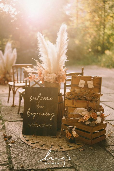 Ivory Rustic Wedding Decor, Vintage Bohemian Wedding Decor, Inexpensive Boho Wedding Decor, Simple Boho Wedding Aisle Decor, Elegant And Rustic Wedding, Boho Vintage Wedding Decor, Wedding Decor Rustic Elegant, Boho Rustic Wedding Decor Reception Ideas, Boho Isle Wedding Decor