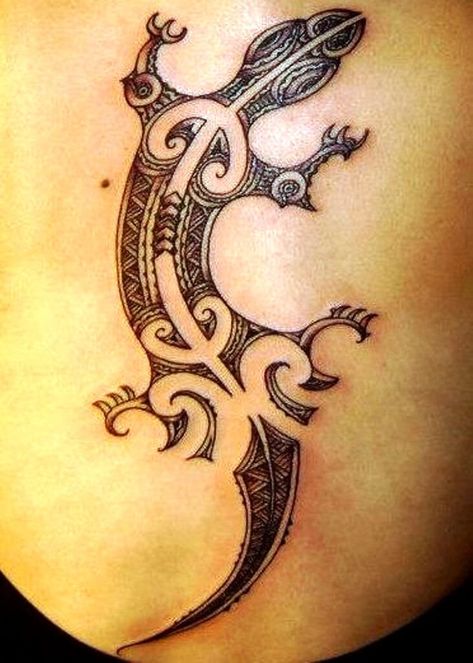 15+ Polynesian Lizard Tattoo Ideas | PetPress Female Side Tattoo, Ta Moko Tattoo, Tato Maori, Font Tato, Tato Tradisional, Tato Suku, Tiki Tattoo, Polynesian Tattoos Women, Tato Dengan Makna