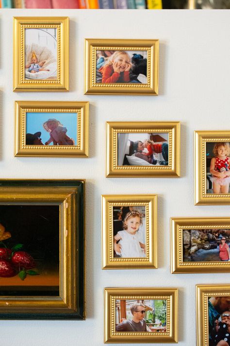 How to make a mini gallery wall for your fridge — Hausmatter Fridge Frame Magnet, Fridge Gallery, Diy Magnets Fridge, Mini Gallery Wall, Magnet Diy, Picture Magnets, Mini Gallery, Sea Bright, Diy Magnets