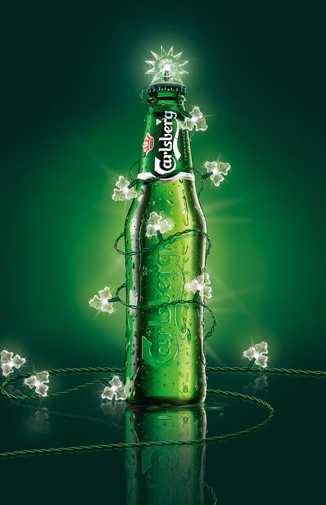 Advertising Inspiration, Christmas Marketing, Table Photography, Inmobiliaria Ideas, Christmas Advertising, Beauty Advertising, Adobe Photoshop Design, 3d Inspiration, Christmas Beer