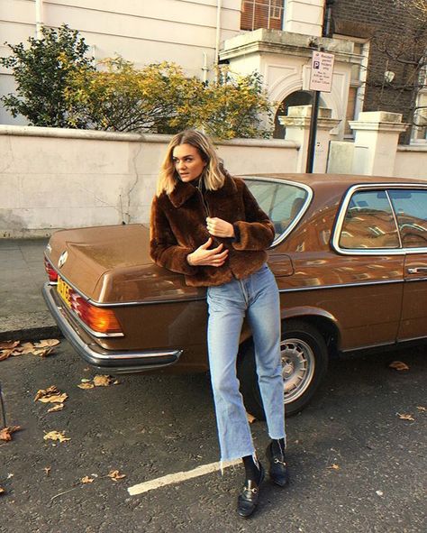 Matchy car Gucci Fashion Show, Goth Outfit, Looks Street Style, Mode Inspo, Jewel Neck, 가을 패션, Mode Vintage, Mode Inspiration, Looks Vintage