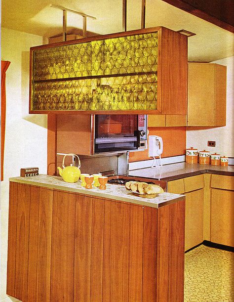 From the Practical Encyclopedia of Good Decorating and Home Improvement. 60s Kitchen, 70s Interior Design, 1960s Kitchen, 70s Kitchen, 1960s Home, 70s Interior, Living Tv, 70s Home, 70s Home Decor