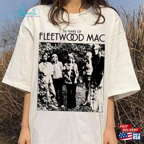 Fleetwood Mac T-Shirt Hoodie Sweatshirt Shirt Album Tee Check more at https://alysaarts.com/product/fleetwood-mac-t-shirt-hoodie-sweatshirt-shirt-album-tee/ Fleetwood Mac Band, Fleetwood Mac Shirt, Don't Sleep, Clothing Vintage, Concert Shirts, Aesthetic Clothing, Statement Tees, Fleetwood Mac, Sweatshirt Shirt