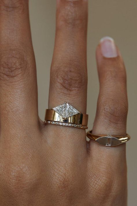 Rare Rings Unique, 4mm Engagement Ring, Gem Stone Wedding Rings, Mid Century Modern Engagement Ring, Alt Rings, Engagement Ring Stack, Gold Vintage Engagement Ring, Different Engagement Rings, Disco Wedding