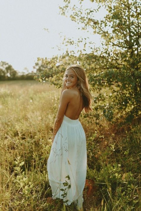 Bright Dress Photoshoot, Photoshoot At Winery, Boho Chic Photoshoot Ideas, Long Dresses Senior Pictures, Photo Poses Professional, Long White Dress Senior Pictures, Outdoors Senior Pictures, Western Boho Senior Pictures, Field Graduation Photos