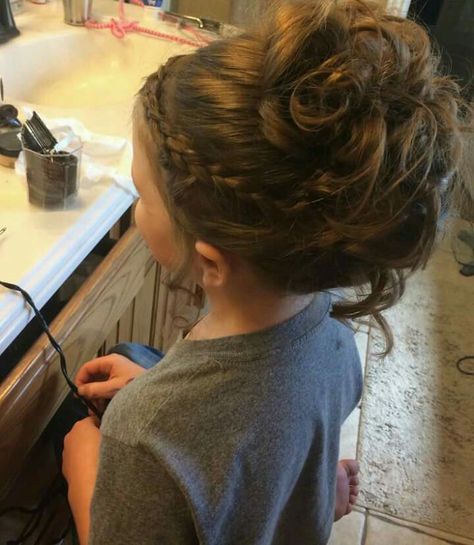 Physie Hairstyles, Junior Bridesmaid Hairstyles, Child Hairstyles, Junior Bridesmaid Hair, Girls Updo Hairstyles, Cute Wedding Hairstyles, Girls Updo, Girls Hairdos, Communion Hairstyles