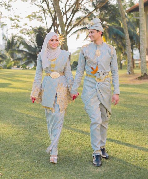 Wedding Kurung, Songket Wedding Dress, Wedding Songket, Malaysia Culture, Songket Wedding, Melayu Wedding, Malay Traditional, Malay Wedding Dress, Astolfo Fate