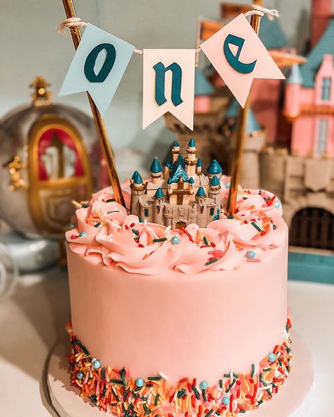 Natalie Martin, Disney Baker on Instagram: “Vintage Disneyland birthday! 💖 . . . Love how Instagram can connect you to new friends and people who encourage you!! 💟💟💟Tag your IG friend…” Vintage Disneyland Birthday Party, Disneyland Birthday Party, Disney World Birthday, Disneyland Birthday, Disney Birthday Party, Vintage Disneyland, Festa Party, Disney Cakes, Disney Birthday