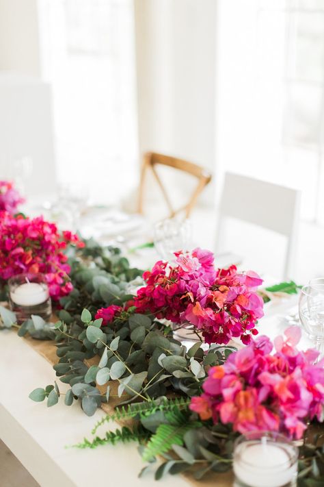 Bougainvillea Table Decor, Bougainvillea Wedding, Greek Dinner, Barcelona Wedding, Festive Decoration, Flower Centerpieces Wedding, Wedding Table Settings, Table Arrangements, Wedding Mood