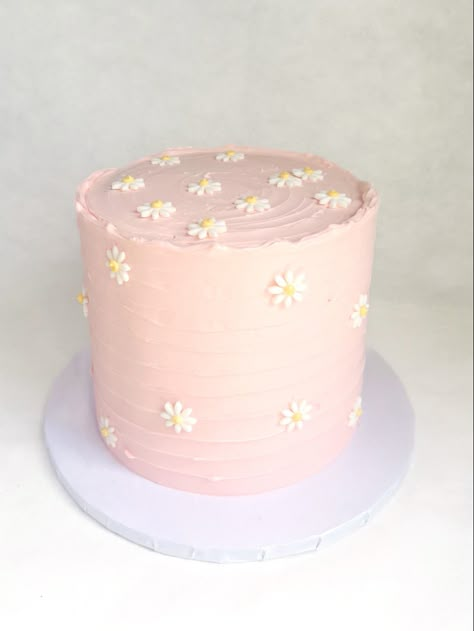 Pink Daisy Cake Ideas, Flower Birthday Cake Simple, First Birthday Cake Floral, Birthday Cake Pink Flowers, Pink Cake With Daisies, Daisy Boho Cake, Pink Daisy Birthday Cake, Pink Daisy Birthday Party Ideas, Cake Daisy Flower