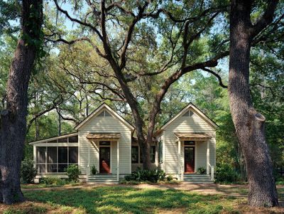 Content in a Cottage Tiny Cottages, Historical Concepts, Southern Plantations, Living Vintage, Micro House, Concept Home, Traditional Exterior, Guest Cottage, Bunk House