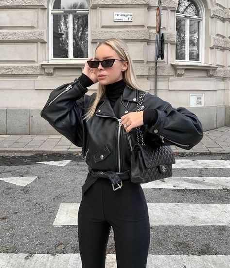 Black Turtle Neck Outfit, Turtle Neck Outfit Women, Black Leather Jacket Outfit, Jacket Outfit Women, Turtleneck Outfit, Long Time No See, No See, Leather Jacket Outfits, Looks Black