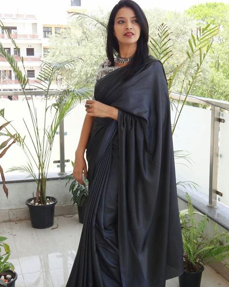 The Apik Store on Instagram: “Sometime, somewhere there are no greys and no blacks! . . Material: Cross Thread Silk Color: Metallic Grey Length: 5.5+1m Free…” Esther Anil, Indian Fancy Dress, Black Sari, Sarees For Girls, Saree Poses, Saree Designs Party Wear, Indian Dresses Traditional, Black Saree, Designer Blouse Patterns