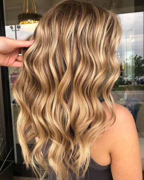 Bright Honey Blonde Highlights throughout the Length Honey Low Lights For Blonde Hair, Warm Autumn Hair Color Blonde, Balayage Hair Honey Blonde, Blonde Honey Highlights, Streaky Blonde Highlights, Warm Blonde Hair Balayage, Caramel Honey Blonde Balayage, Ashy Dirty Blonde Hair, Streaky Hair