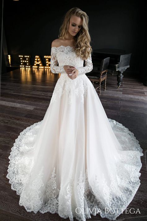 Wedding Dress Cinderella, Boho Wedding Dress With Sleeves, Olivia Bottega, Baju Kahwin, Pnina Tornai, Pink Wedding Dresses, Stella York, Cute Wedding Dress, White Wedding Dress