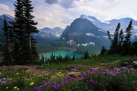 Grinnel Glacier Trail | 11 Insanely Good Hiking Destinations From Coast To Coast Montana Aesthetic, Grinnell Lake, Montana Lakes, Grinnell Glacier, Surreal Photos, Big Sky Country, Hiking Destinations, Scenic Byway, Glacier National