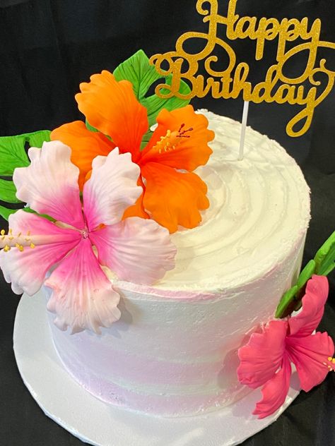 Birthday Themes Hawaiian, Hibiscus Cake Ideas, Hibiscus Flower Birthday Party, Hawaiian Bday Cake, Tropical Bday Cake, Hawaii Cake Ideas Hawaiian Birthday, Tropical Birthday Cake Simple, Hawaian Cakes Ideas, Aloha Cake Ideas