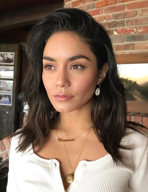 Vanessa Hudgens Makeup Natural, Vanessa Hudgens No Makeup, Vanessa Hudgens Face, No Makeup Makeup Wedding, Vanessa Hudgens Hair Color, Vanessa Hudgens Haircut, Vanessa Hudgens Hairstyles, Vanessa Hudgens Makeup, Light Makeup Natural