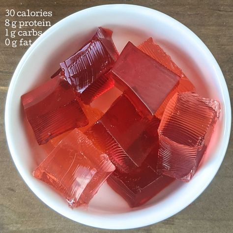 With only 30 calories, 60 mg of caffeine, and 8 g protein, this is a dessert you can have every day! I've been reaching for this low calorie treat any time a craving hits. #sugarfree #glutenfree #lowcalorie #highprotein #jelloblocks Jello Blocks, Jello Flavors, Sugar Free Drinks, Sugar Free Jello, Gelatin Recipes, Unflavored Gelatin, 1200 Calories, No Calorie Foods, Calorie Counting