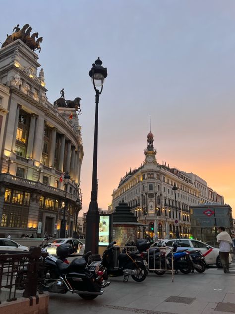 #madrid #spain #europe Madrid Life, Madrid Spain Aesthetic, Spain Pictures, Spain Aesthetics, Madrid Aesthetic, Spain Aesthetic, European Cities, Au Pair, Euro Summer