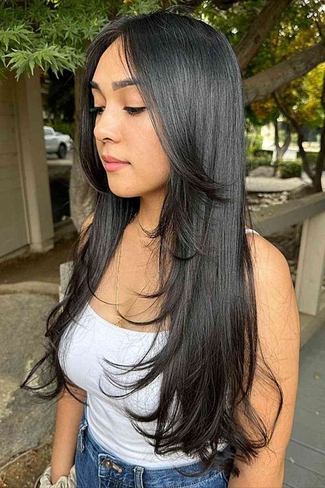 Volume Lift: Straight Long Hair with Face-Framing Layers Thick Hair Styles Long, Long Layered Haircuts Straight, Layers For Thick Hair, Layered Haircuts Straight Hair, Layered Haircuts Straight, Haircuts For Long Hair Straight, Thin Hair Layers, Straight Long Hair, Face Framing Hair