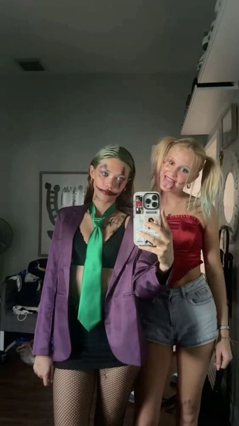 #halloween #costumes #simple #peakyblinders #duo #costumeidea #costumeinspiration Joker For Halloween, Diy Joker And Harley Quinn Costume, Harley Quinn And Joker Halloween Costumes, Halloween Harley Quinn And Joker, Halloween Party Duo Costumes, Cute Joker Costume, Harley Costume Quinn, Hardly Quinn Halloween Costume, Simple Cool Halloween Costumes