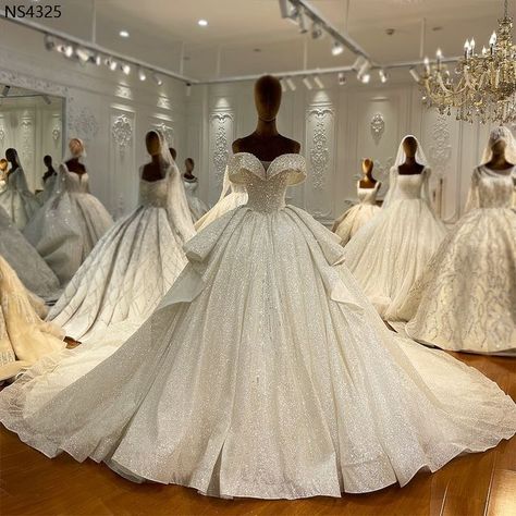 Amanda Novias Wedding Dress on Instagram: "Picture ivory color. Lace up with long train 👍 #wedding #weddingdress #weddingphotography #weddinginspiration #weddingcake" Wedding Dress Long Train, Wedding Dress 2022, 2023 Bride, Mothers Gowns, Luxury Wedding Dresses, Wedding Dresses For Women, Beauty Redefined, Fairytale Gown, Bridal Party Attire