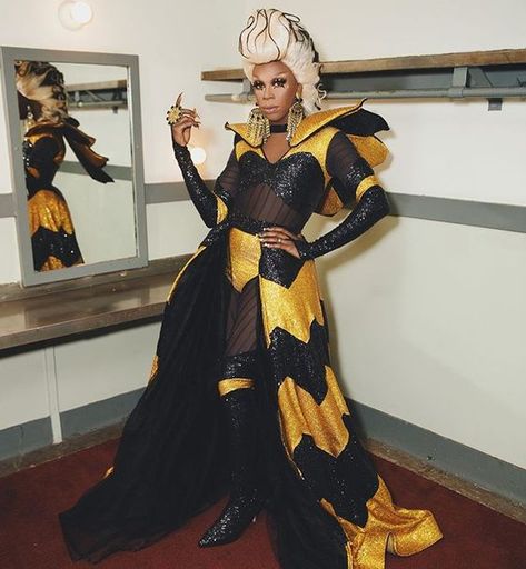 RuPaul's Drag Race Season 11 - Honey Davenport Decade Dress Up, Fringe Runway, Queen Bee Costume, Bee Ideas, Photography Reference, Drag Queen Outfits, Race Outfit, Crazy Costumes, Halloween Clothes