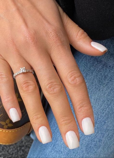 Short milky white nails clean aesthetic look Milky Short Square Nails, Pearl White Shellac Nails, Cream Nails Square, Pearl White Nails Square, Short Nails Transparent, Short Ivory Nails, Wedding Nails For Bride Square Round, Milky White Squoval Nails, Milky Pearl White Nails