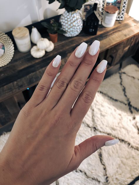 Wedding Nails For Bride Spring, Cute Nails For Engagement Pictures, Bride Nails For Bachelorette Party, Bachelorette Party Nails For Bride, Engagement Ready Nails, Nails When Getting Engaged, Dip Nail Ideas Engagement, Possible Engagement Nails, Western Wedding Nails For Bride White