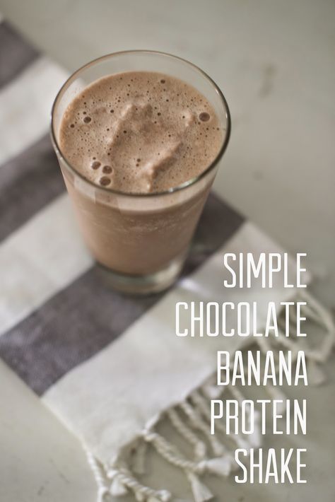 Basic Protein Shake, Macros Recipes, Smoothie Bowl Vegan, Food Smoothies, Banana Protein Shake, Morning Shakes, Chocolate Banana Smoothie, Chocolate Protein Shakes, Banana Smoothie Bowl