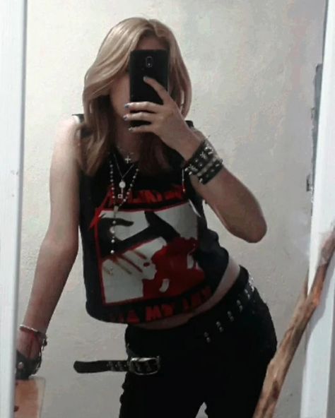 Metallica Outfit Aesthetic, Metal Rock Outfit Women, 90s Grunge Punk Outfits, Metal Female Outfit, Summer Metal Outfit, Metallica Aesthetic Outfit, Rocker Punk Outfits, Metallica Inspired Outfits, Punk Outfits For Women 80s