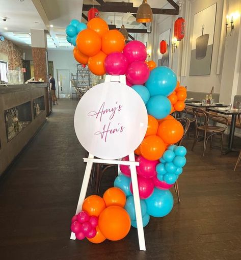 BALLOON GARLANDS PERTH on Instagram: "A M Y ‘s H E N ‘s 🧡💗 Our easel and garland package out for Amy’s Hen’s ✨ These can be delivered and set up at your event or you can opt for the option to pick up and set up yourself! ~ (instructions included Ofcourse!) Great option for those tight squeeze spaces that can’t have big balloon displays! Message us today to discuss your next event! ✨ #easelhire #eventstyling #eventdecor #eventsperth #balloonart #balloongarland #balloongarlandsperth #ballo Balloon Garland On Easel, Easel With Balloon Garland, Easel Garland, Balloon Garland Entrance, Easel Balloon Garland, Entrance Balloon Decoration, Balloon Easel, Backdrop Balloon Garland, Balloon Door