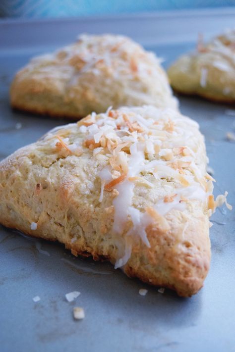 Coconut Scones Recipe, Berry Scones Recipe, Coconut Scones, Recipes With Coconut Cream, Baking Scones, Scones Recipe Easy, Homemade Scones, Cream Scones, Scones Recipe