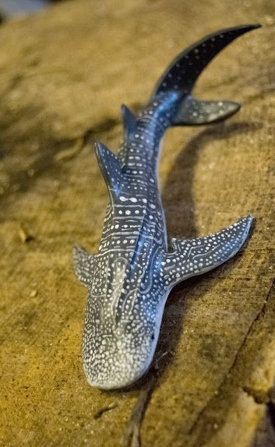 Ceramic Whale Shark, Whale Shark Sculpture, Clay Whale Shark, Jellyfish Sculpture, Sculpting Projects, Shark Sculpture, Shark Decor, Whale Sharks, Cute Whales