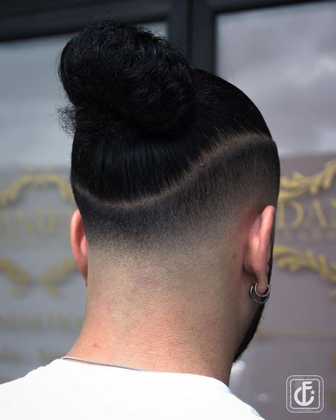 Mens Long Hair Undercut, Man Bun Haircut, Man Bun Hairstyles, Bentuk Alis, Undercut Long Hair, Cool Mens Haircuts, Mens Haircuts, Men's Long Hairstyles, Men Hair Color