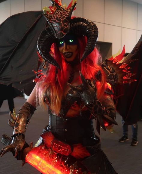 Balrog Costume, Goblin Queen, The Goblin, Best Cosplay, Dia De Muertos, The Hobbit, Costume Ideas, Samurai Gear, The Light