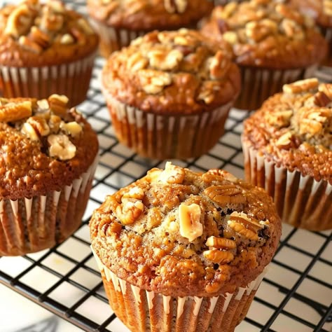 Loaded with sweet, fruity banana flavor and plenty of nutty goodness, these fantastic banana nut muffins are perfect for breakfast, snack time, or dessert. Banana Nut Muffins Easy, Muffins Easy Recipe, Banana Nut Muffins Recipe, Banana Pecan Muffins, Muffins Banana, Walnut Muffins, Nut Muffins, Muffins Easy, Banana Muffin